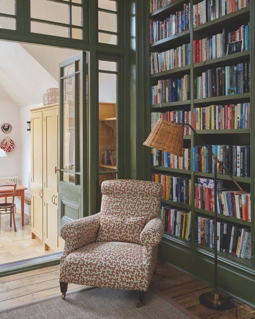 Home library bookshelves